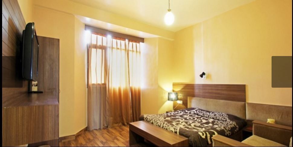Oyo 8917 Hotel Crystal Palace Simlá Kültér fotó